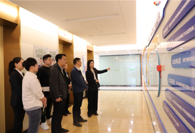 貴陽(yáng)產(chǎn)控集團(tuán)黨委委員、副總經(jīng)理唐建到貴州陽(yáng)光產(chǎn)權(quán)交易所調(diào)研座談